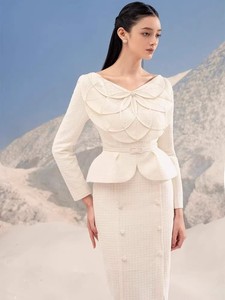 2025 haute qualité mode élégant <span class=keywords><strong>noir</strong></span> et blanc femmes deux pièces costume laine à manches longues haut longue demi jupe <span class=keywords><strong>pour</strong></span> <span class=keywords><strong>les</strong></span> fêtes - Product Image 4