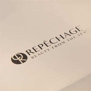 ถุงกระดาษเคลือบพิมพ์ลายตามสั่ง OEM พิมพ์สี CMYK สำหรับร้านเครื่องสำอาง - Product Image 4