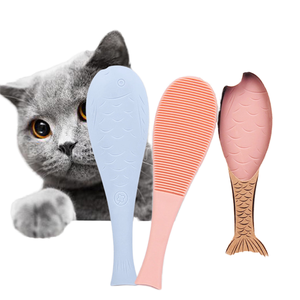 แปรงลิ้นแมวรูปปลาทำจาก ABS ทนทาน พร้อมหนามปลอมสำหรับกำจัดขนและนวดแบบอินเทอร์แอคทีฟ - Product Image 2
