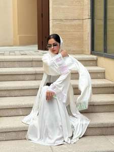 Conjunto de Abaya Estilo Dubái Blanco con Pedrería, Mangas Acampanadas, Vestido Largo Holgado, Pañuelo para la Cabeza, Ropa Islámica - Product Image 4