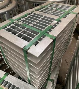 Coperchio della griglia di scarico per Trench in acciaio zincato - Product Image 5