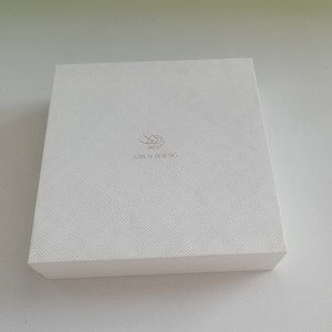 Boîte à collier carrée en carton blanc en cuir et velours doux, boîtes cadeaux de luxe pour bijoux - Product Image 5