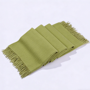 Sciarpa Classica in Lana Merino Calda Tessuta TAIFU, Adatta per l'Autunno, con Frange e Motivo a Foglie - Product Image 1