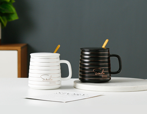 Tasse à thé en céramique de style luxueux et créatif pour la maison, 16 oz, tasse à expresso, tasse à café personnalisée avec couvercle et cuillère dorée - Product Image 1