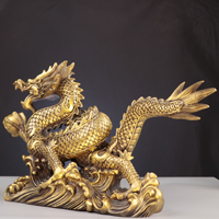 Vente en gros de figurines de dragon chinois en or Feng Shui en laiton pur, articles Fengshui en cuivre, statues de dragon porte-bonheur chinois