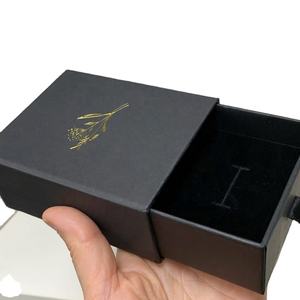 Kit <span class=keywords><strong>de</strong></span> Maquillage pour Adolescents CMYK : Design Adapté aux Besoins des Étudiants Universitaires et des Débutantes en Beauté - Product Image 1