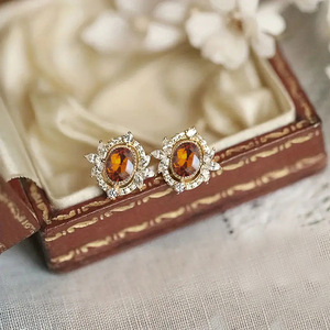 Orecchini a Perno Artistici Vintage per Donne, Design Elegante e Classico, Gioielli per Orecchie alla Moda - Product Image 1