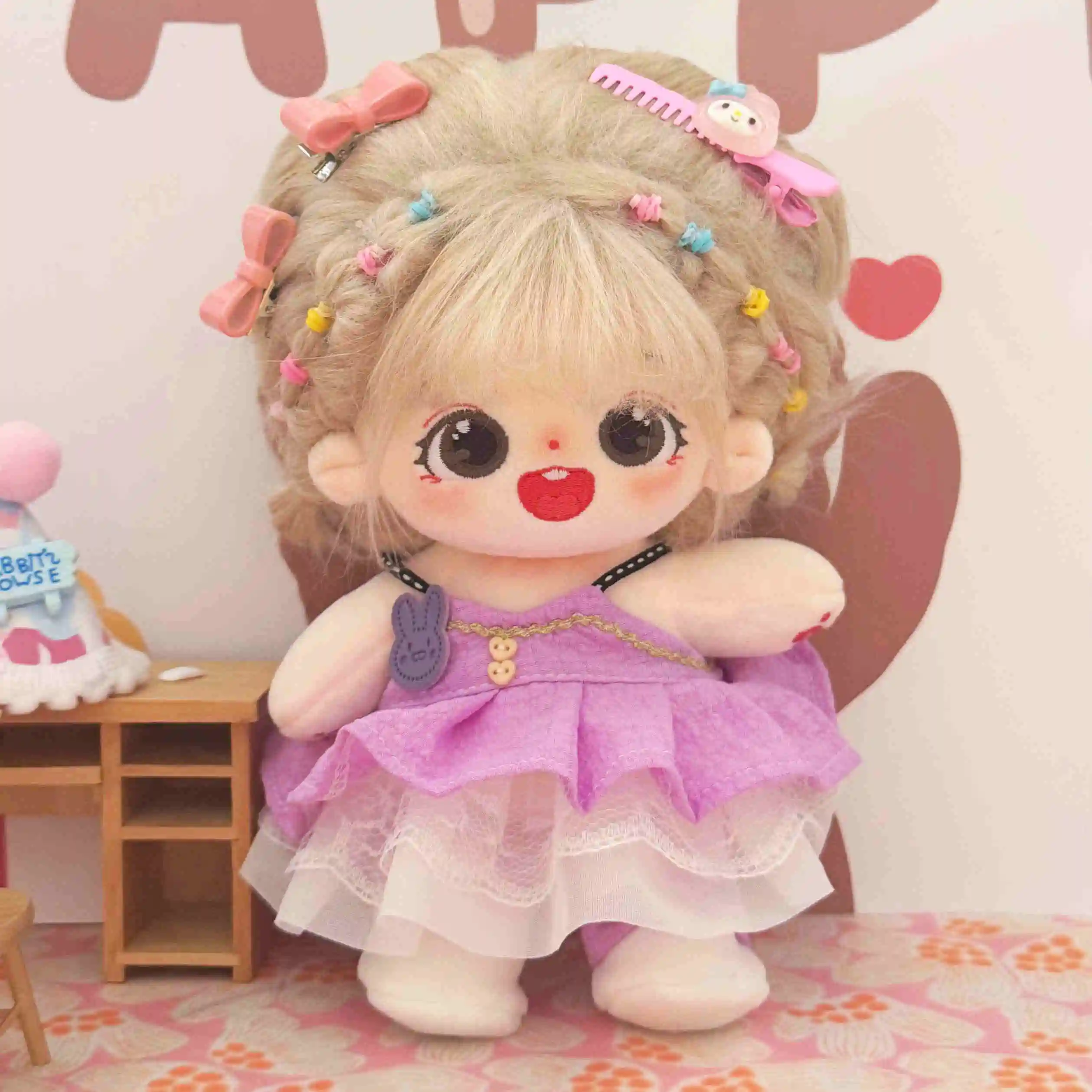 Bambola personalizzata 20cm di cotone carina con vestiti lunghi e ricci coda di cavallo Baby Doll fornisce un servizio personalizzato OEM ODM