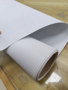 Tissu en maille <span class=keywords><strong>enduit</strong></span> de PVC résistant aux UV, imprimé recto-verso, imperméable et antistatique pour les enveloppements d'échafaudages, les façades de bâtiments et les clôtures - Product Image 2