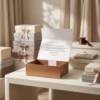 Boîtes cadeaux rigides en carton avec fermeture magnétique de luxe personnalisées, avec poignée en ruban
