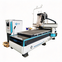 Routeur CNC à changement d'outil automatique 3 axes, broche de refroidissement par air 9 kW, table à vide 1300x2800 mm, machine de gravure sur bois 0,02 mm