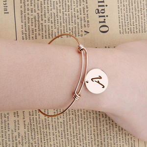alphabet Personnalisé bracelet <span class=keywords><strong>En</strong></span> <span class=keywords><strong>Or</strong></span> Rose Mantra Devis Positif Gravé <span class=keywords><strong>Motivation</strong></span> D'amitié Graduation Manchette Bracelet - Product Image 3