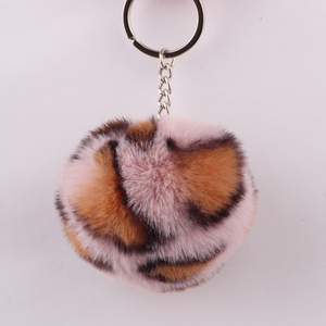Léopard llaveros <span class=keywords><strong>marvel</strong></span> pompon fourrure pom pom pon en peluche <span class=keywords><strong>porte</strong></span>-clés <span class=keywords><strong>porte</strong></span>-clés en métal personnalisé jordanie <span class=keywords><strong>pop</strong></span> <span class=keywords><strong>porte</strong></span>-clés promotionnel - Product Image 5