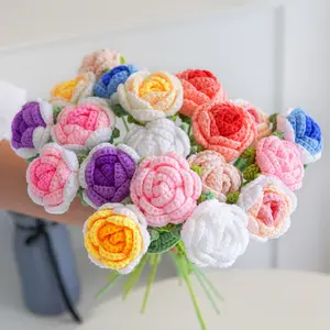 El dokuması güller ayçiçeği buket anneler günü için yapay örme çiçekler hediye dekorasyon için yaratıcı tığ çiçekler