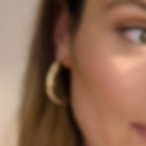 Orecchini a Cerchio Placcati Oro E3558 da Donna, Design Geometrico Classico, Gioielli alla Moda in Lega di Zinco con Incastonatura a Canale Blu - Product Image 2