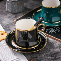 Vente en gros de tasses à café en porcelaine de style luxe léger 2020, ensemble de tasses et de soucoupes en céramique, cuillère, capacité de 220 ml, design personnalisable, boîte cadeau