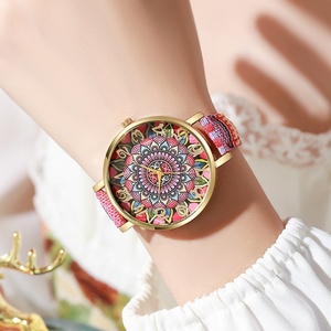 Reloj de pulsera para mujer de estilo étnico vintage, esfera de mandala colorida, correa de tela informal - Product Image 1
