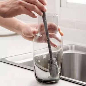 Brosse de nettoyage en silicone à long manche pour bouteilles à col étroit, verres à vin, verres et tasses - Product Image 2