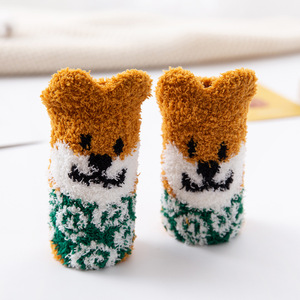 Chaussettes <span class=keywords><strong>de</strong></span> sol <span class=keywords><strong>de</strong></span> maison <span class=keywords><strong>de</strong></span> dessin animé pour femmes chaussettes <span class=keywords><strong>de</strong></span> sommeil <span class=keywords><strong>de</strong></span> lit <span class=keywords><strong>de</strong></span> Compression d'hiver confortables chaussettes <span class=keywords><strong>de</strong></span> couchage floues en velours corail <span class=keywords><strong>fantaisie</strong></span> antidérapantes - Product Image 2