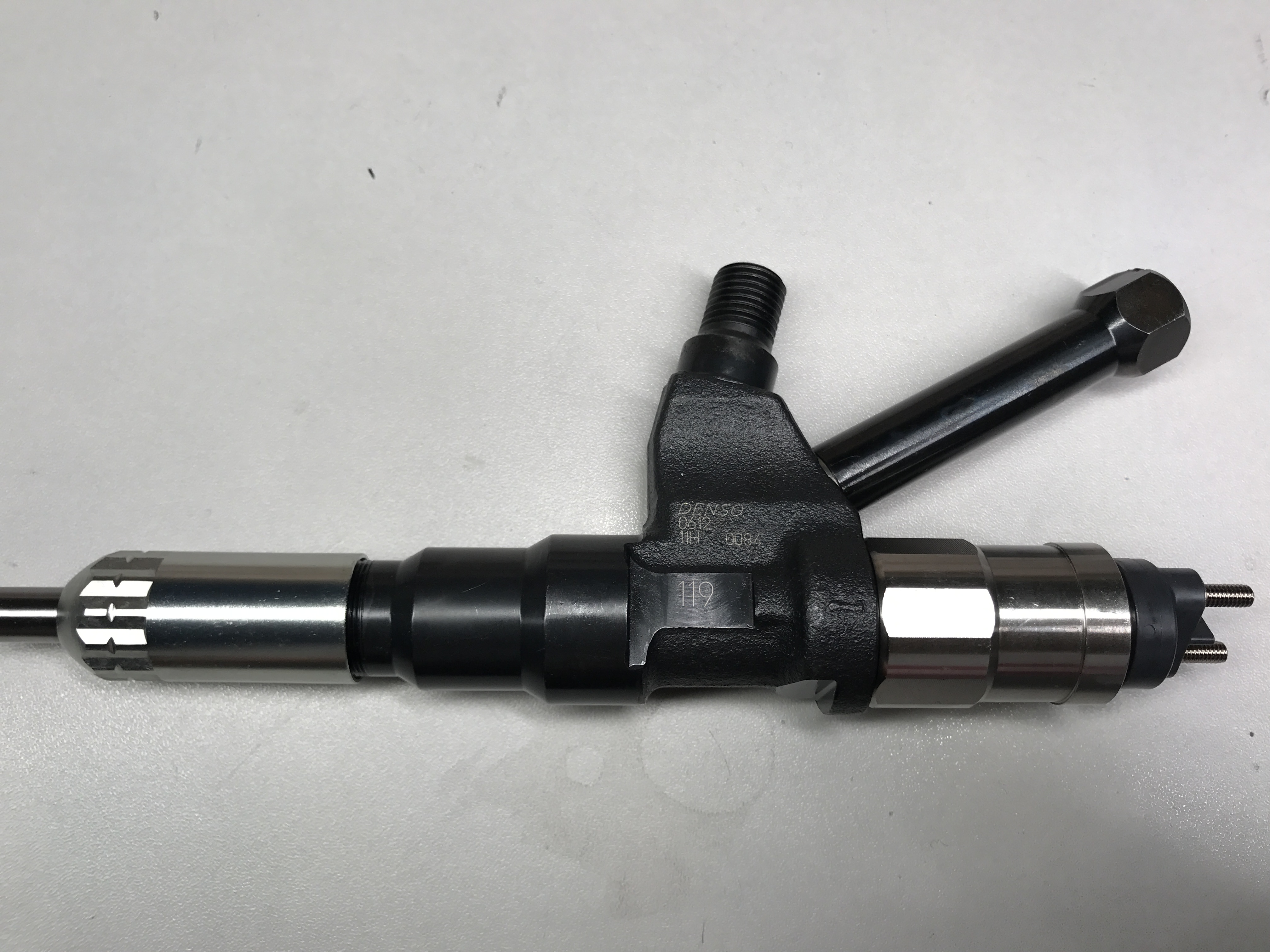 High Quality Diesel Common Rail Fuel Injector 095000-0611 095000-0612 For HINO P11C