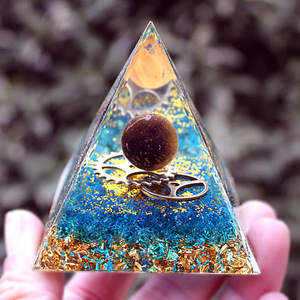 Pirámide de Cristal de Resina Epoxi, Adorno de Ojo de Tigre, Engranaje de Cristal Azul, Decoración para el Hogar, Coleccionable, Decoración de Escritorio - Product Image 1
