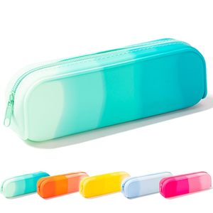 Astuccio per matite in silicone piccolo, verde sfumato - Product Image 1