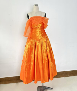 Robe de soirée d'été de créateur AELESEEN, robe de soirée en satin vert clair, sans bretelles, épaules dénudées, plissée, robe de bal mi-longue - Product Image 5