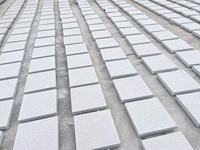 Granito G3765 de Baja Absorción de Agua, Previene la Efloresencia en Fachadas de Edificios