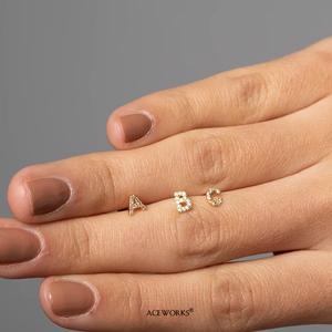 Pendientes con Iniciales en Circonitas Cúbicas |   Pendientes de Letras del Alfabeto con Circonitas, de Acero Inoxidable Chapado en Oro PVD de 18K |   Impermeable e Hipoalergénico - Product Image 2