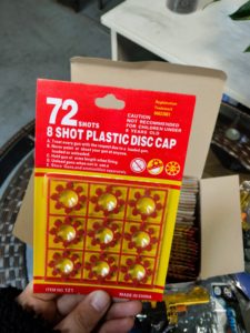 Capsules de pistolet en plastique, accessoires de feux d'artifice, accessoires de pétards, capsules à anneau à pression en vrac pour les célébrations de fête et les événements festifs - Product Image 1