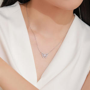 Colgante de Plata de Ley S925 con Circonita Rosa de Corte Ovalado y Mariposa con Diamantes, un Regalo para Damas - Product Image 2