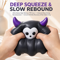 Jouet Squishy Diable Noir avec Cornes Violettes, Forme Fantôme, Cadeau Doux pour Enfants et Adultes, Idéal pour Fête d'Halloween, Vente au Détail et en Gros