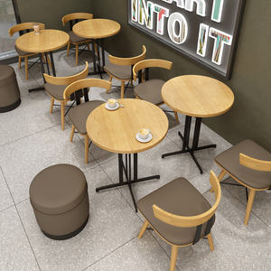 ชุดเฟอร์นิเจอร์คาเฟ่สไตล์นอร์ดิกสมัยใหม่ เก้าอี้รับประทานอาหารพนักพิงโค้งพร้อมเบาะสีเทา และโต๊ะลายไม้โอ๊ค เก้าอี้รับประทานอาหารพนักพิงโค้ง - Product Image 2