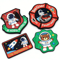 Parches Uniformes Personalizados 2D de Goma Suave PVC 3D de Fieltro No Tejido, Cosidos, Termoadhesivos, Lavables, con Diseños de Corazón, Flor y Alfabeto, Muestra Gratuita Directa del Fabricante