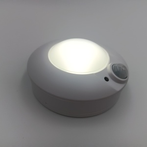Luz LED Redonda de 3 Pulgadas con Sensor de Movimiento JIEDU, Blanca 2835 SMD, Doble Color Blanco Cálido y Frío, Funciona con Batería, Iluminación para Gabinetes - Product Image 3