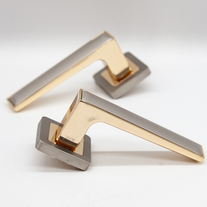 Poignée de porte carrée en alliage de zinc de style européen, design italien moderne, ensemble de poignées à levier pour projets résidentiels (vente en gros) - Product Image 1