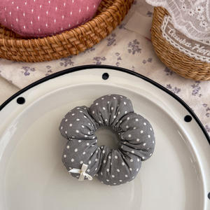 Chouchous rembourrés à motif floral de petite taille pour enfants, jolies attaches pour cheveux à motif floral, bandeaux éponge, vente en gros à prix abordable - Product Image 4