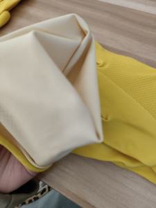 キッチン用に群がった2ペアのゴム製再利用可能なラテックス家庭用低刺激性クリーニンググローブ - Product Image 4