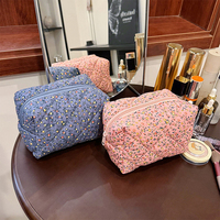 Sac à pinceaux de maquillage de grande capacité, léger, pliable, à fermeture éclair carrée, à motifs floraux, de haute qualité, blanc et bleu, brodé