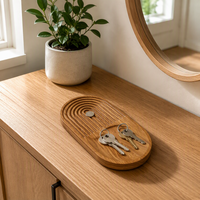 Bandeja ovalada de madera de acacia con ranuras y compartimentos planos para llaves, monedas y joyas, organizador para entrada, dormitorio o escritorio, OEM ODM