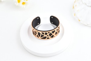 กำไลข้อมือหนังลายเส้นเรขาคณิตสำหรับผู้หญิงสร้อยข้อมือสุดหรูคุณภาพสูง - Product Image 4