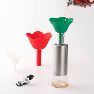 Top Seller Kitchen <b>Silicone</b> Funnel Three Piece Set Creative Flower Shape Convenient Oil Pouring <b>Tool</b> - Product Image 5