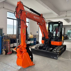 Mini-excavatrice Kubota U55-5 de 5,5 tonnes avec godet de terrassement d'une capacité de 0,17 m³, couleur orange, équipement de construction d'occasion - Product Image 3