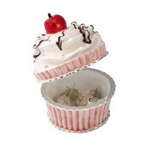 Op maat gemaakte logo groothandel handgemaakte hoogwaardige decoratieve schattige roze heerlijke dessert ambachtelijke potten keramiek hars cupcake sieraden - Product Image 6