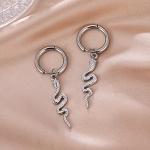 Punk serpente <span class=keywords><strong>orecchini</strong></span> <span class=keywords><strong>pendenti</strong></span> a cerchio Color oro <span class=keywords><strong>orecchini</strong></span> <span class=keywords><strong>pendenti</strong></span> animali in acciaio inossidabile gioielli regalo di compleanno per <span class=keywords><strong>uomo</strong></span> donna - Product Image 4