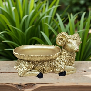 Ornement de mouton doré moderne, statue en résine réaliste faite à la main, double usage : plateau décoratif et élégant porte-bijoux, unique - Product Image 1