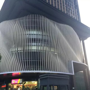 Panneau mural en aluminium carré thermolaqué sur mesure pour appartement résidentiel - Product Image 3