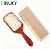 Brosse à cheveux carrée en bois rouge poli avec coussin d'air, peigne de massage antistatique pour cheveux longs et épais, logo personnalisé
