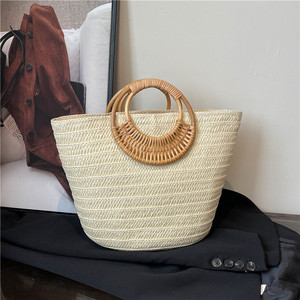 Sac <span class=keywords><strong>Tendance</strong></span> 2026 Nouveau Sac Fourre-tout Tressé Fait Main en Forme de Croissant pour Femme en Paille - Product Image 3