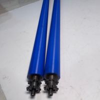 Rouleaux, pignons et tambours en acier inoxydable galvanisé pour lignes de production, disponibles sur mesure.